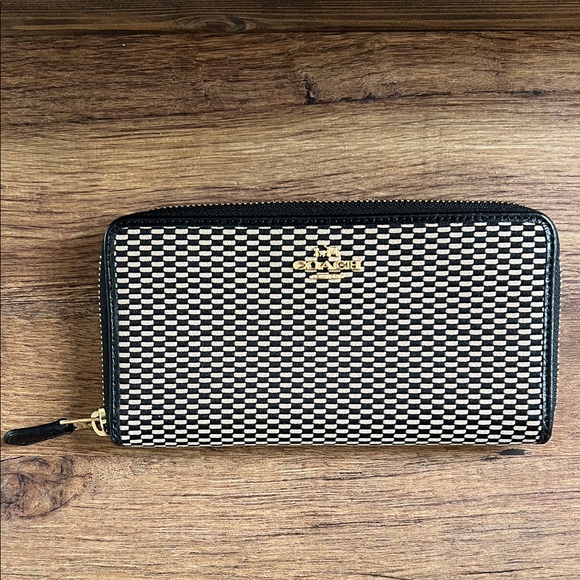 Coach Black and Cream Checkered Patterned Wallet - Picture 1 of 4